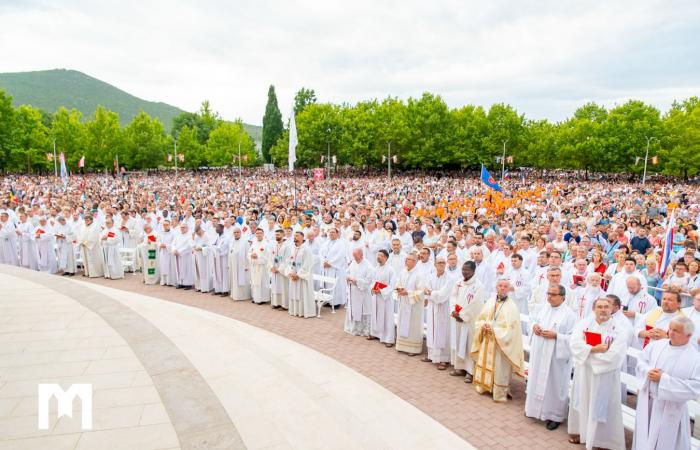 Messe solennelle pour le 43ème anniversaire des apparitions à Medjugorje – Medjugorje