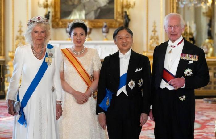 La reine Camilla porte pour la première fois l’Ordre de la Famille avec le portrait du roi Charles III | personnes