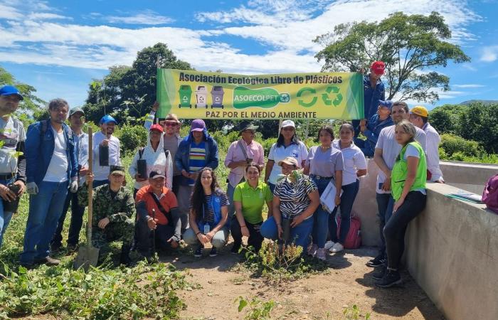 Le Bureau du Médiateur promeut la durabilité avec le reboisement et l’éducation environnementale à Neiva