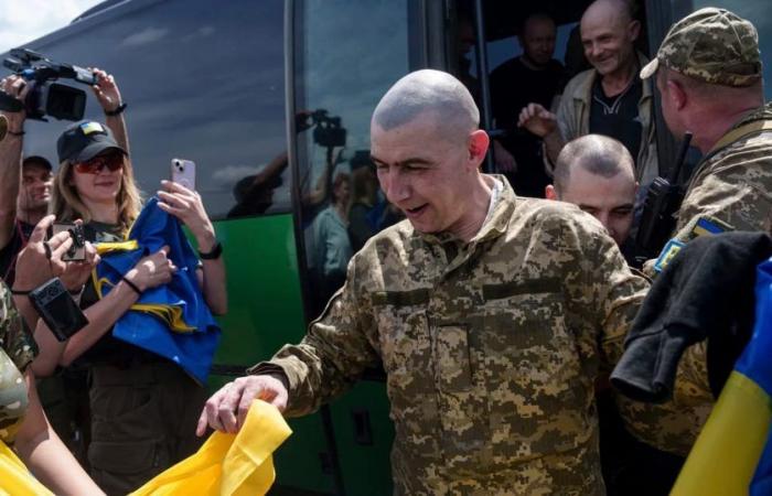 L’Ukraine et la Russie ont échangé 180 prisonniers de guerre avec la médiation des Émirats arabes unis