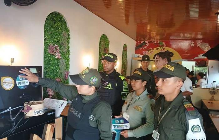 Gaula de la Police Nationale exerce un commandement situationnel au Parque de la Notaría à Mocoa