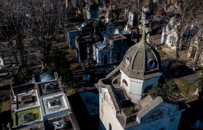 Les restes de 13 000 personnes ont été retrouvés stockés dans différents endroits du cimetière de La Plata.