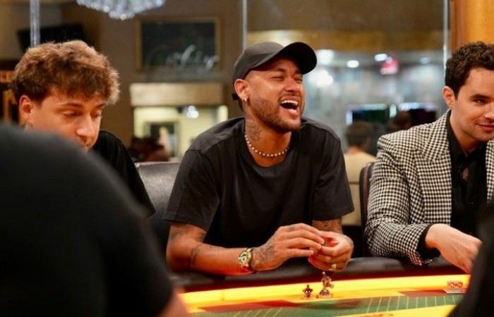Neymar Jr. et sa réaction après avoir perdu 174 000 $ lors d’une main de poker avec la star de la NBA Jimmy Butler