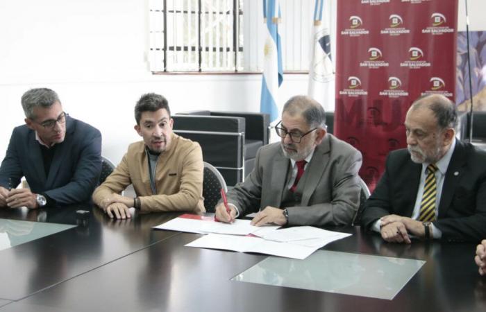 Le maire Jorge a signé un accord pour l’installation d’un nouveau bureau d’état civil à Alto Comedero