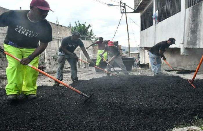 Ils supervisent les travaux d’asphalte dans le secteur Niño Jesús à Catia – Yvke Mundial