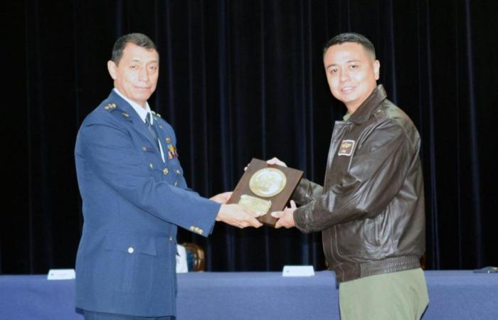 La Colombie renforce ses connaissances en matière de défense aérienne à l’armée de l’air équatorienne
