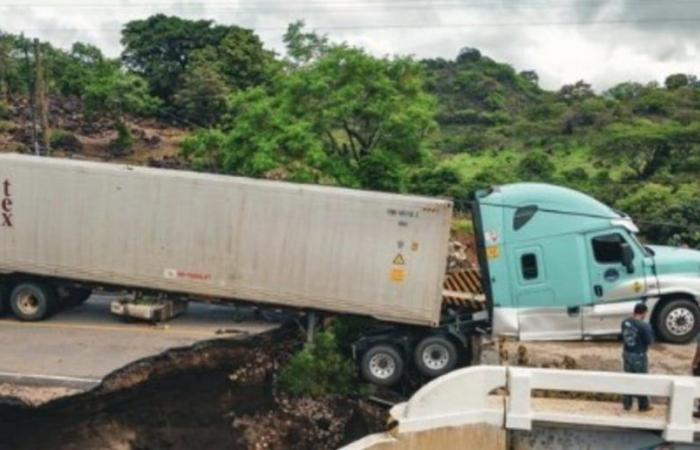 Vidéo : un pont s’est effondré à cause de fortes pluies au Guatemala