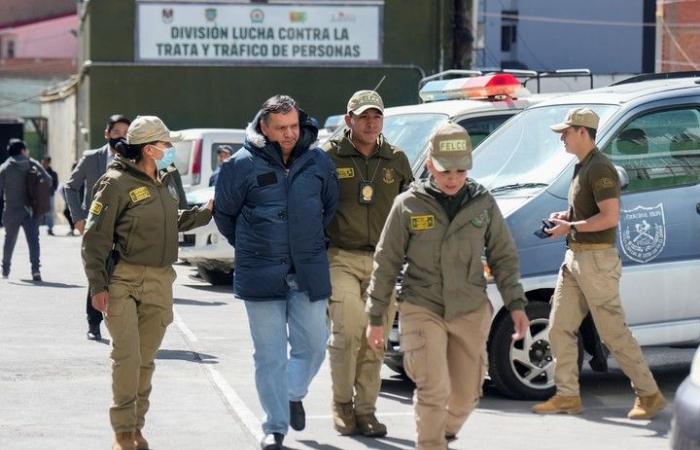 Maintenant, ils ont arrêté le chef de l’armée de l’air, que Luis Arce avait félicité pour ne pas avoir participé à l’attentat.