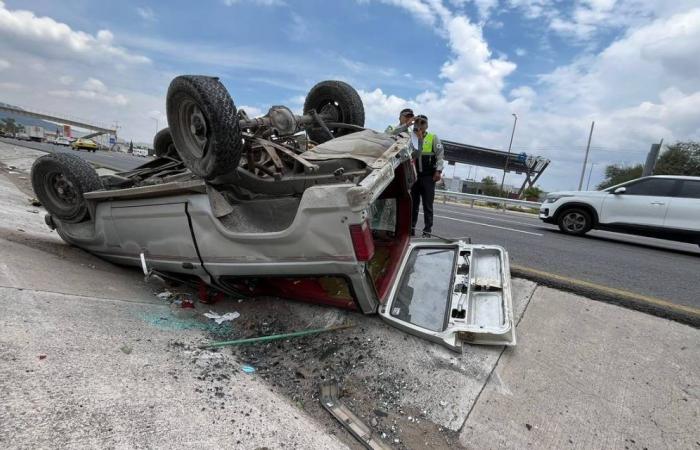 Un camion se renverse à cause d’un nid-de-poule sur l’autoroute Querétaro-San Luis Potosí – Diario de Querétaro