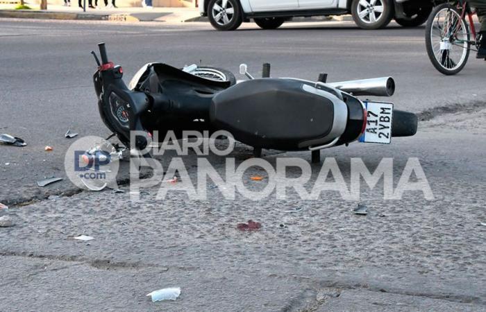 Un motocycliste a été hospitalisé d’urgence après un grave accident survenu sur l’avenue Libertad et Sebastián Ábalos.