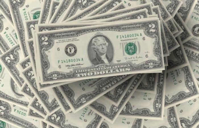 Le dollar a fortement bondi et a clôturé le mois à la limite des 40 dollars.