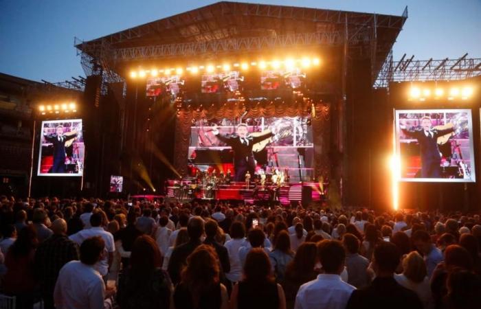 Luis Miguel déchaîne la folie lors de son formidable concert à Cordoue, première étape de sa tournée tant attendue en Espagne