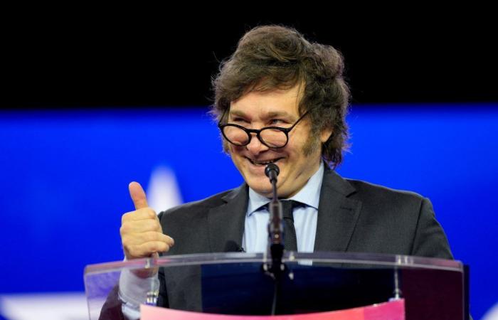 Javier Milei anticipe « un changement de régime monétaire » en Argentine