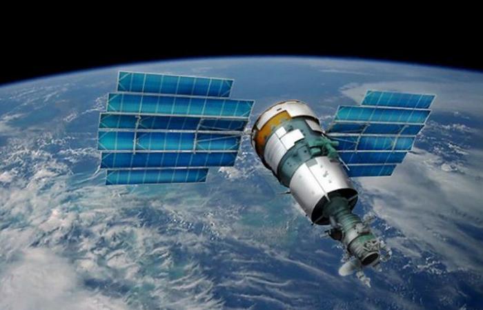 Les astronautes de la NASA à bord de l’ISS se sont cachés des restes d’un satellite russe — celui-ci s’est écrasé