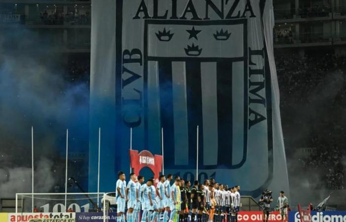 Alianza Lima a effectué un changement inhabituel pour affronter le Sporting Cristal pour la Coupe Ciudad de los Reyes et a reçu de vives critiques.