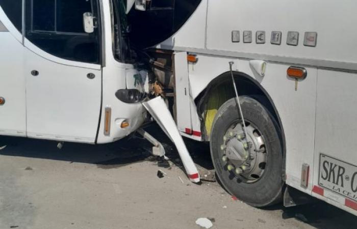 Collision frontale d’autobus au sud de Santa Marta