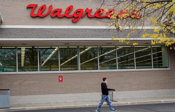Le PDG de Walgreens qualifie les consommateurs de « de plus en plus sélectifs et sensibles aux prix » alors que le détaillant réduit ses perspectives de bénéfices