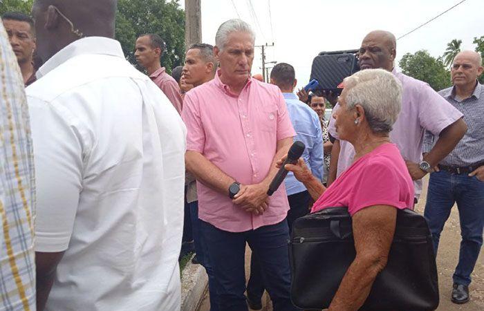 Díaz-Canel visite les centres d’intérêt économique de Cienfuegos • Travailleurs