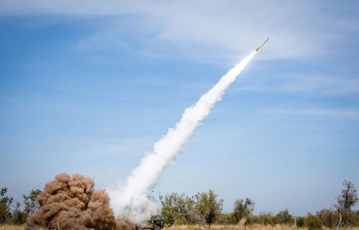 Lockheed Martin commence la production d’une nouvelle variante à portée étendue de fusées GMLRS pour l’armée américaine