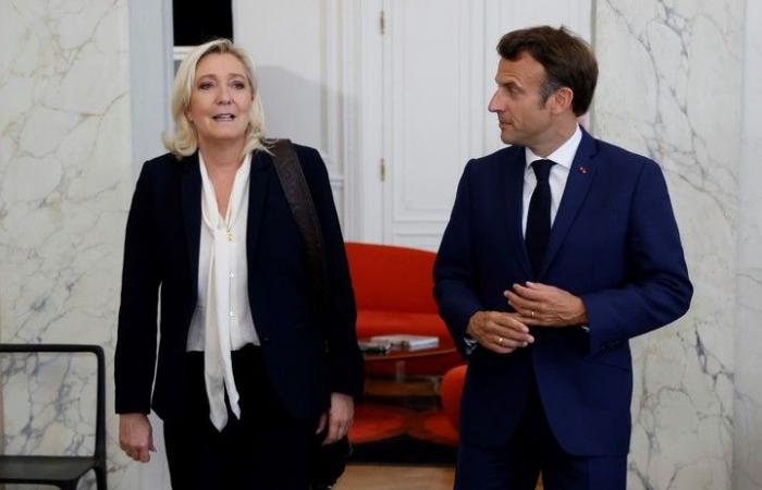 L’extrême droite de Marine Le Pen est en tête des sondages et Emmanuel Macron cherche à survivre