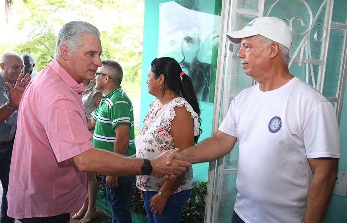 Le président cubain visite les entités productives de Ranchuelo