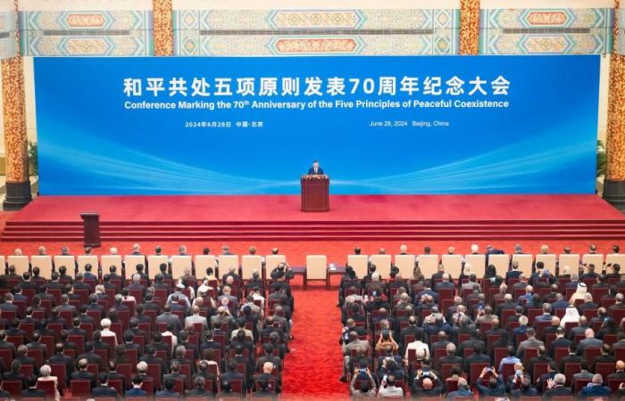 Xi prononce un discours lors de la Conférence commémorative du 70e anniversaire des Cinq principes de coexistence pacifique