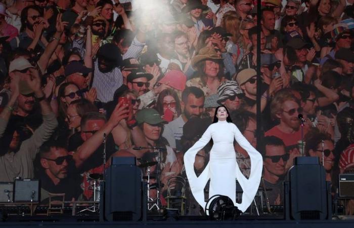 L’artiste serbe demande le silence à plus de 200 000 participants à Glastonbury. Quelle en était la raison ? – Le Soleil du Mexique