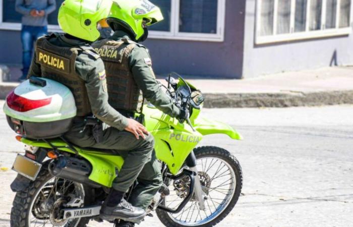 Attaque contre un poste de police à El Tambo, Cauca, blessant un policier en uniforme