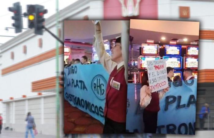 Manifestation bruyante des travailleurs de Bingo La Plata exigeant une augmentation de salaire