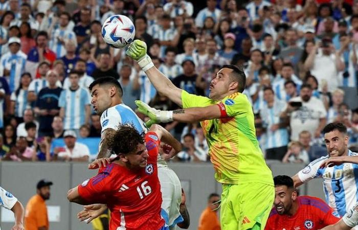 Le Chili perd son gardien et capitaine Bravo pour un duel crucial contre le Canada pour la Copa América (médias)