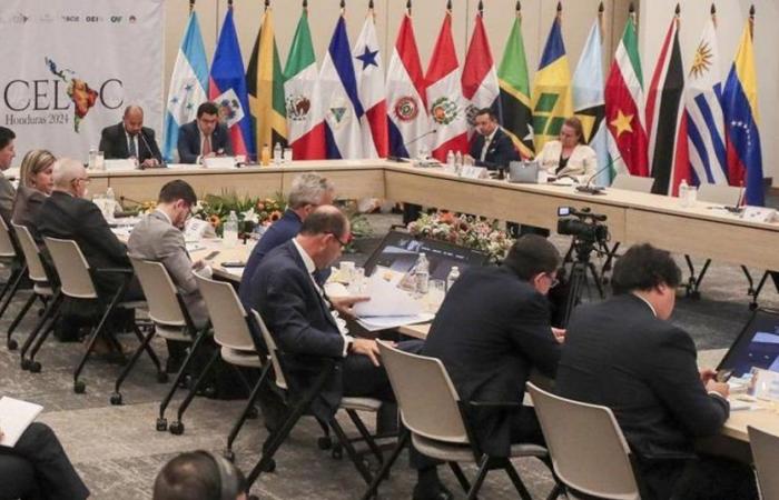 Dix pays de la Celac rejettent la tentative du Forum de Sao Paulo de présenter en douce des excuses pour le socialisme