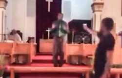 C’est à ce moment-là qu’un homme a tenté de tirer sur un pasteur dans une église | Épisode dramatique aux États-Unis