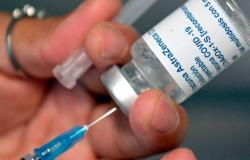 AstraZeneca a commencé à retirer son vaccin contre le Covid19 après avoir appris qu’il provoquait des effets secondaires