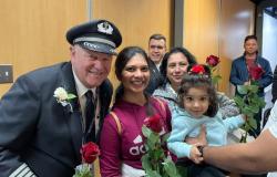 Le jour de la fête des mères, il distribue des roses aux passagers d’O’Hare – Telemundo Chicago