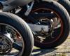 Quelle est la durée de vie des pneus moto et à quelle fréquence faut-il les changer ?