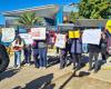 Les étudiants, parents et tuteurs protestent contre les problèmes de santé, de travail et structurels au Colegio Siglo XXI de Placilla-Curauma et demandent le départ du directeur