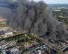 Un incendie ravage un complexe commercial abritant 1 400 points de vente dans la capitale polonaise