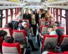Des fonctionnaires de la municipalité de la capitale ont voyagé avec des étudiants dans le bus touristique