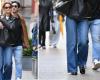 Katie Holmes associe un jean ample à plis pressés avec des mocassins Gucci chics