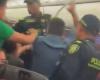 Des passagers apparemment en état d’ébriété ont heurté des policiers dans un avion à Bogota