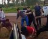 Corrientes : des jeunes ont refusé de baisser la musique et ont affronté la police avec des fouets