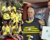Álvaro Uribe a reçu le maillot du nouveau champion colombien des mains du maire de Bucaramanga